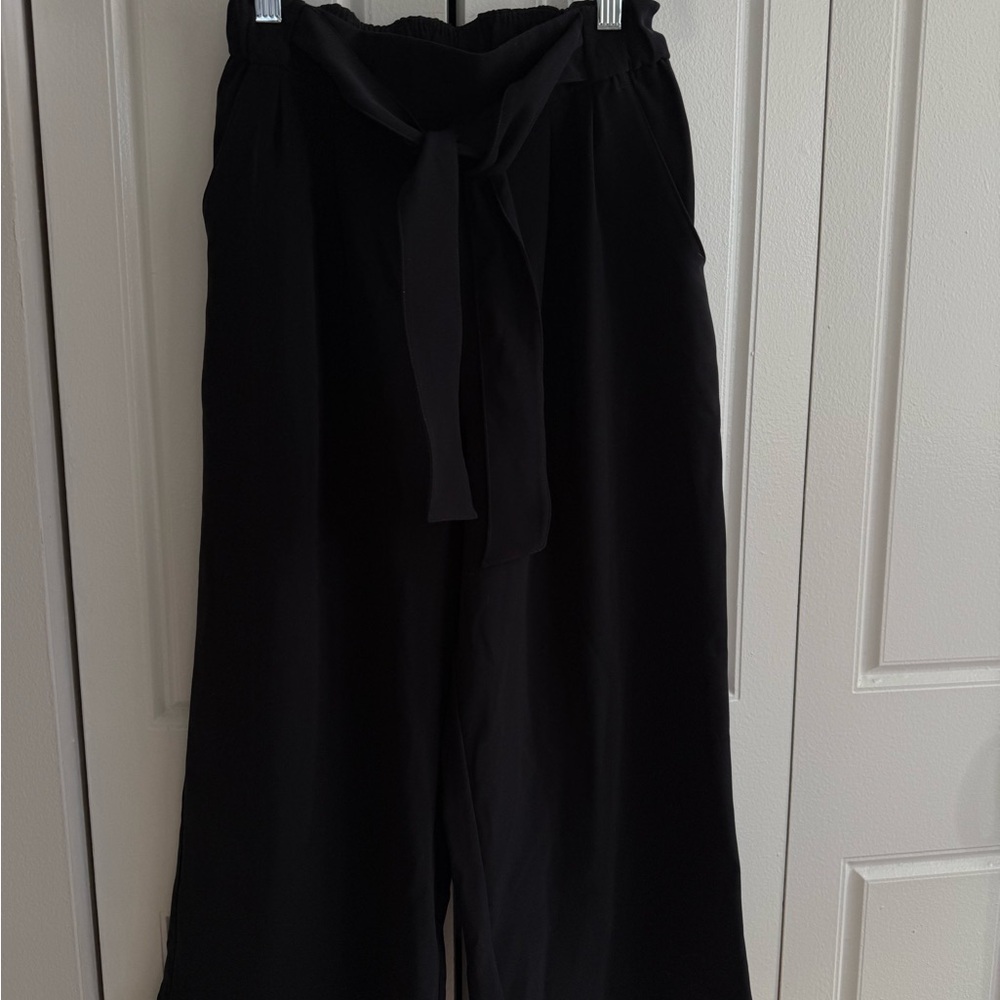 Lululemon Noir Black Crop Pant with Tie